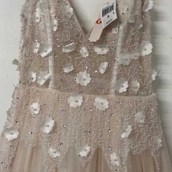 WEDDING DRESS - Picture 5 of 8